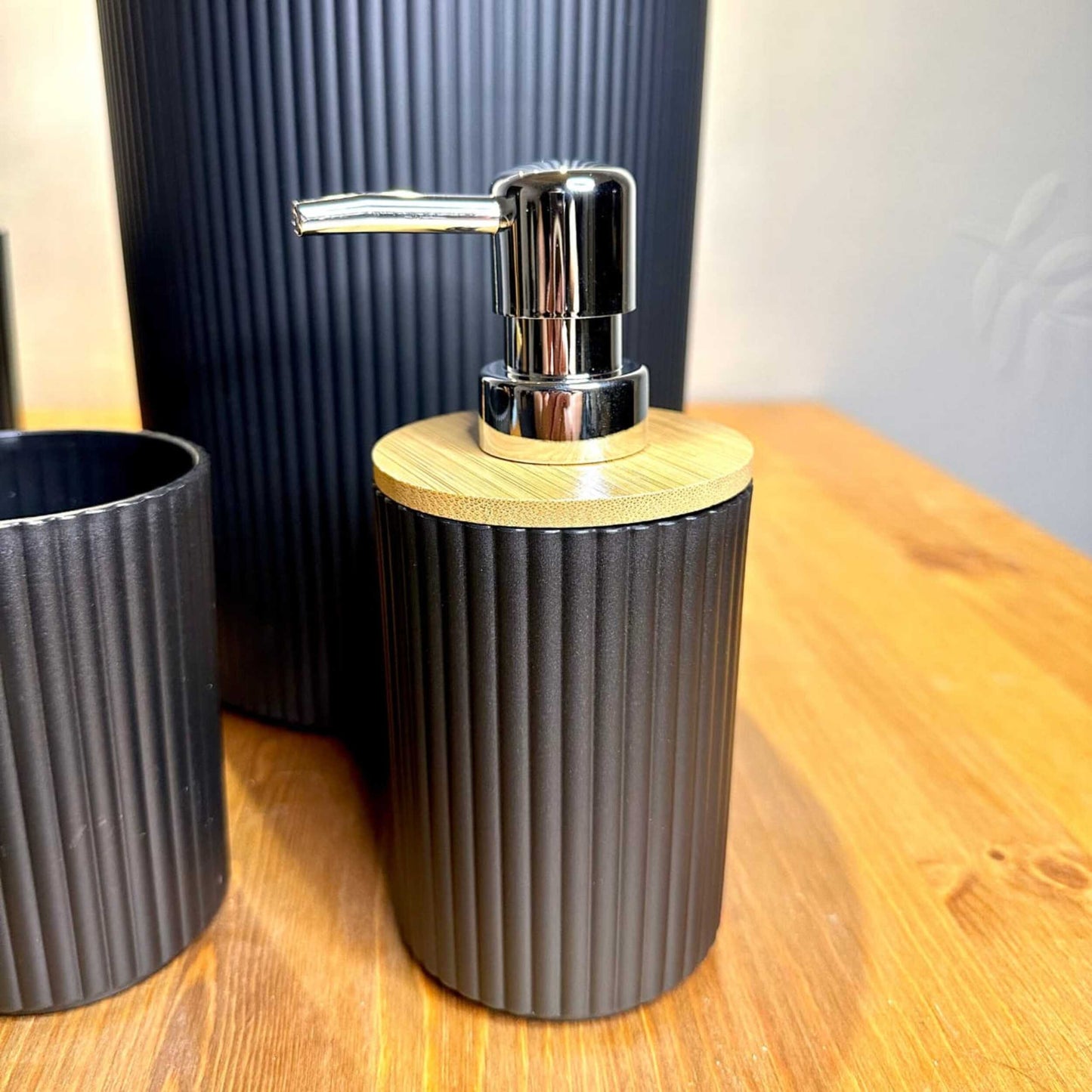 Ribbed Multipurpose Liquid Dispenser with Wooden Lid